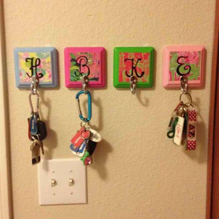 the keys are hanging on the wall with magnets