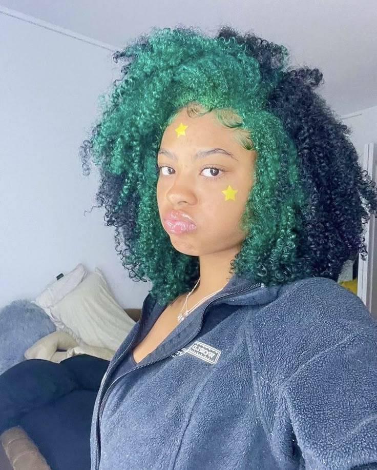 Blue Highlights Natural Hair Black Women, African American Dyed Hair, Hair Color Ideas For Black Women Curly, Green Skunk Stripe Curly Hair, Hair Dye Combo Ideas, Colorful 4c Hair, Dark Green Natural Hair Black Women, Parts To Dye Your Hair, Colorful Natural Hair For Black Women