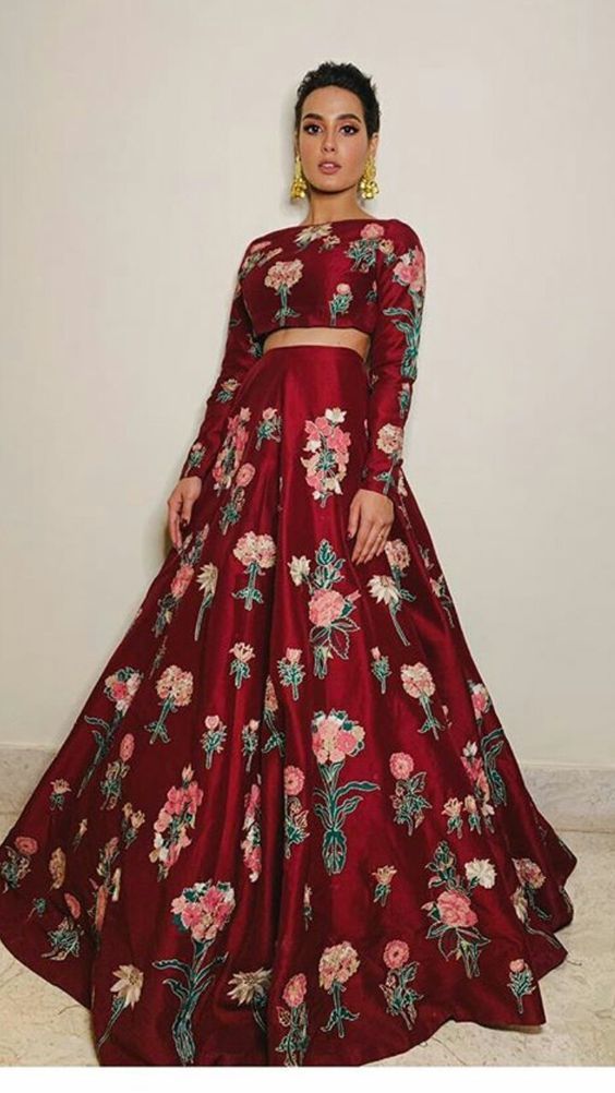 Iqra Aziz Dresses, Iqra Aziz, Lehenga Designs Simple, Pakistani Wedding Outfits, Red Lehenga, Indian Dresses Traditional, Indian Bridal Fashion, Designer Outfits, Pakistani Bridal Dresses