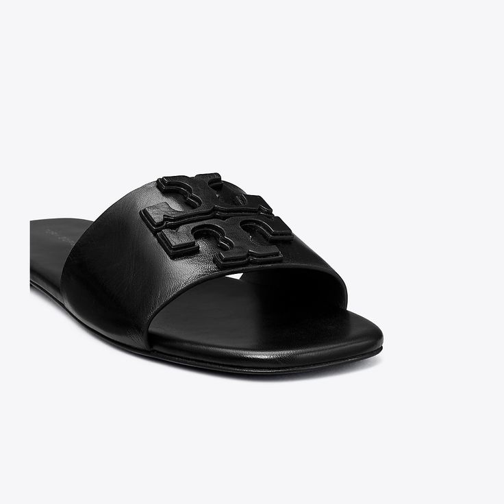 Chic and minimal, the Ines Slide is crafted in soft leather with a comfortable cushioned footbed. A double-stacked leather logo adds subtle dimension to the effortless and elevated sandal. Nice Sandals, Miller Sandal, Brown Leather Sandals, Jelly Sandals, Footwear Design Women, Designer Sandals, Leather Slides, Leather Logo, Black Flats