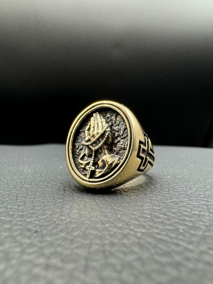 Brass Ring oxidation vintage style (Italian Brass) Ring size we can provide you as you want to be. We are rock jewelry factory 🤘! Luxury Symbolic Brass Rings, Prayer Ring, Gothic Vintage, Rock Jewelry, Ring Hand, Brass Ring, Vintage Stil, Style Vintage, Vintage Style