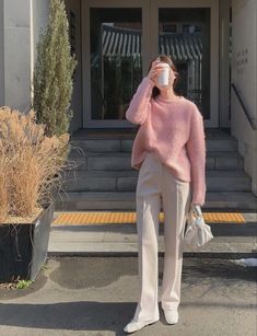 Pink Sweater Winter Outfit, Pink Dress Street Style, Casual Day Outfits Winter, School Outfits Streetwear, Korea Winter Outfit, Korea Winter Fashion, City Girl Outfits, Pink Sweater Outfit, Outfits To Impress