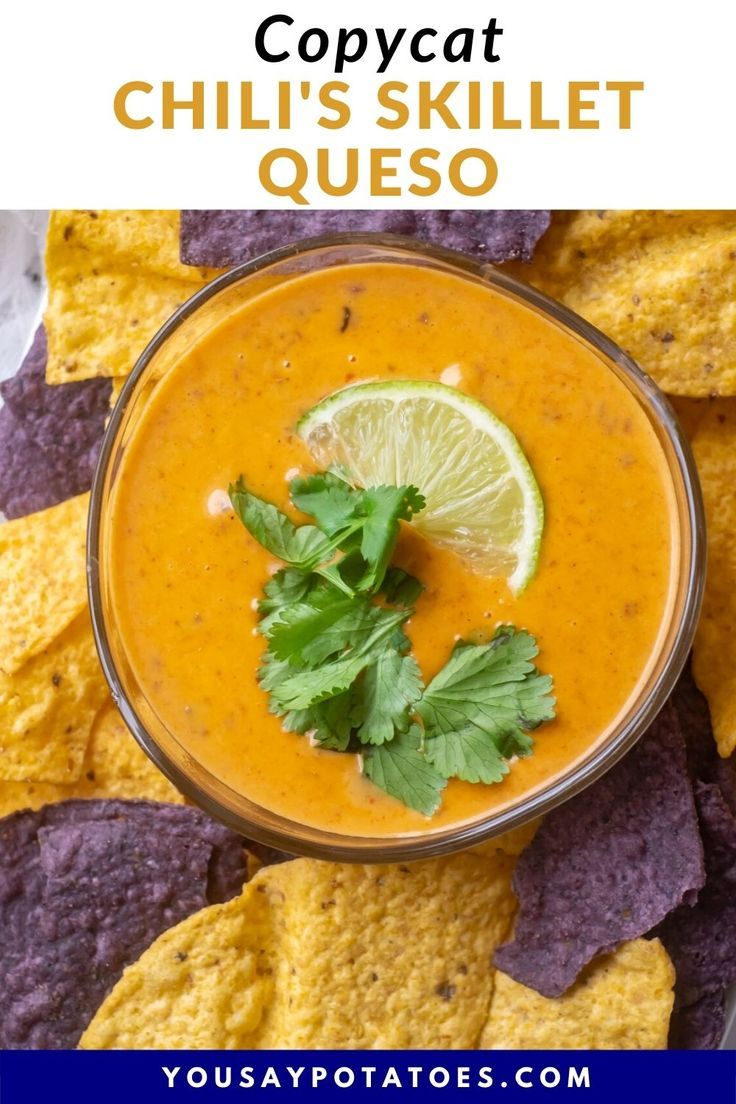 Bowl of dip, with text: Copycat Chili's Skillet Queso. Velveeta Chili Dip, Skillet Queso Recipe, Velveeta Dip, Skillet Queso, Melted Cheese Dip, Stovetop Chili, Bean Dip Recipes, Chili Cheese Dips, Chili Dip