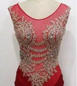 The gold embroidery contrasting on this red evening dress really adds to the overall design. Red Evening Dress, Evening Gowns Elegant, Pageant Gowns, Gold Embroidery, Fashion Website, Color Contrast, A Color, Red And Gold, Evening Wear