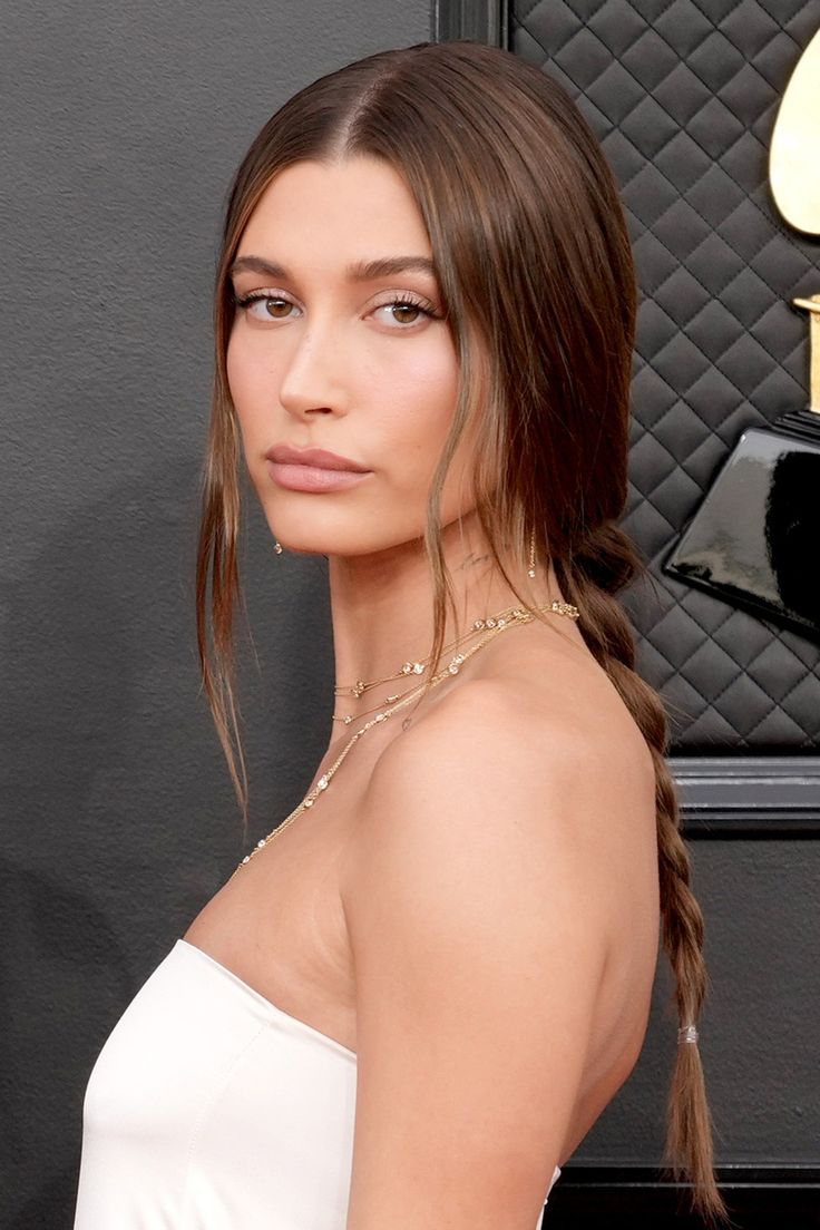 Hailey Baldwin Hair, Bright Blonde, Hair Crush, Light Hair, Light Brown Hair, Hailey Bieber, Brunette Hair, Hair Skin, Hair Dos