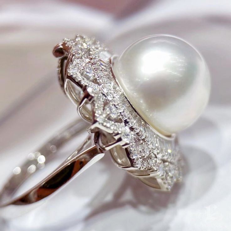 1.10 ct Diamond AAAA 13-14 mm South Sea Pearl Luxury Ring | Etsy 日本 Formal White Pearl Ring With Prong Setting, White Pearl Ring With Prong Setting For Formal Occasions, Classic White Pearl Ring In Platinum, Timeless White Round Cut Pearl Ring, White Timeless Round Cut Pearl Ring, Classic White Platinum Pearl Ring, White Oval Brilliant Cut Pearl Ring, White Oval Pearl Ring With Brilliant Cut, White Pearl Ring With 17 Jewels For Formal Occasions