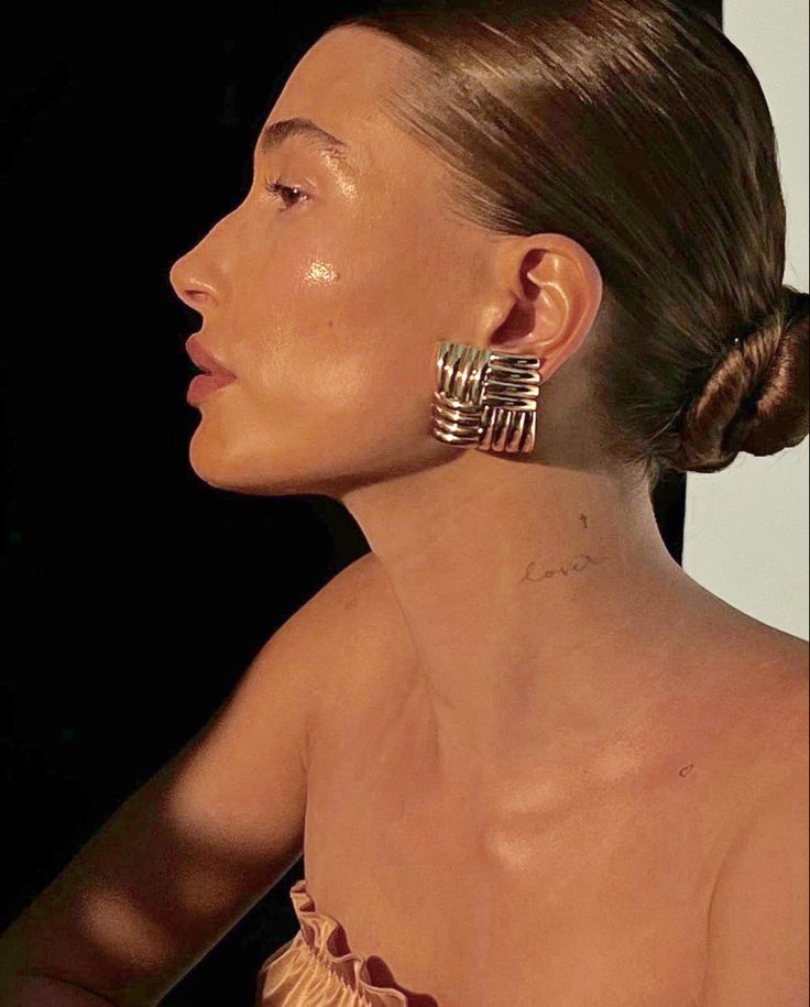 Big Earrings Outfit, Hailey Rhode Baldwin, Big Nose Beauty, Hailey Rhode, Earrings Outfit, Hailey Baldwin, Big Earrings, Hailey Bieber, Gigi Hadid