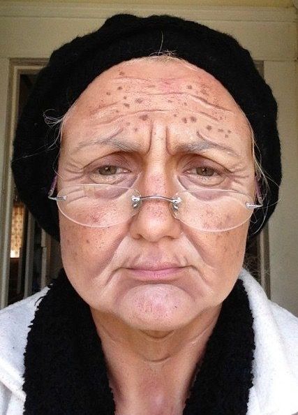 Old woman 9/10 Old Man Makeup, Old Lady Makeup, Carnaval Make-up, Age Makeup, Old Age Makeup, Aging Makeup, Old Lady Costume, Hand Makeup, Theatre Makeup