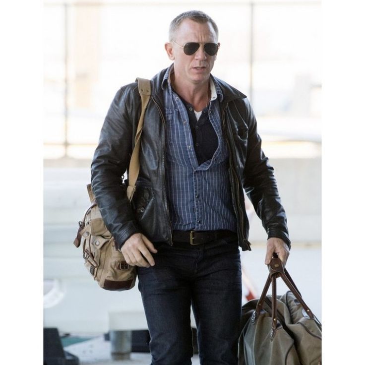 Belstaff 554 Colonial Messenger Bag - Iconic Alternatives Belstaff Style, Daniel Craig Style, Expensive Suits, James Bond Style, Boots Outfit Men, Jfk Airport, Navy Polo Shirt, Statement Jacket, Dress Appropriately