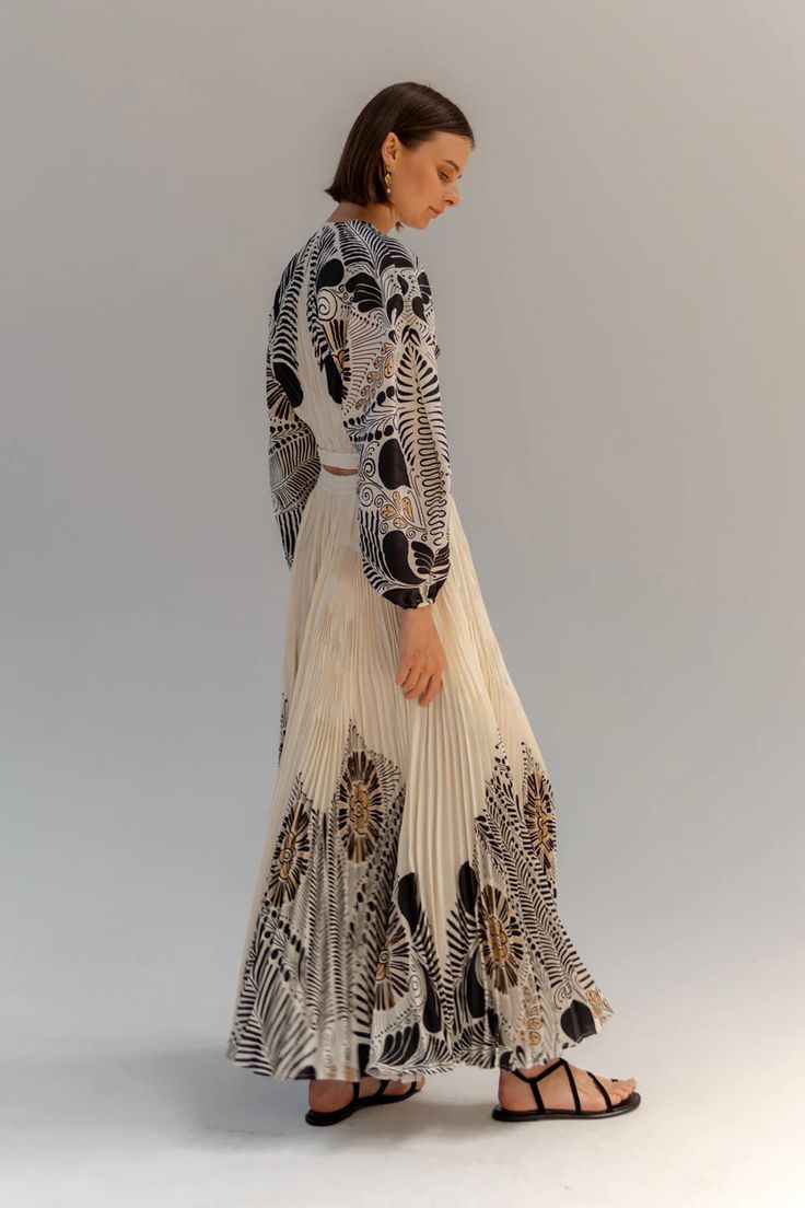 Shop the Maria Skirt by Heirlome | Official Site Fall 2024 Dresses, Silk Crepe Fabric, Dressy Skirt, Fashion Souls, Trends 2025, Printed Pleated Skirt, Modern Feminine, Iconic Dresses, Border Print