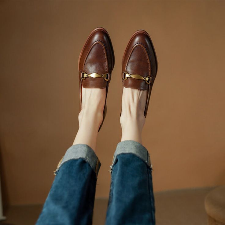 These loafers are designed in a timeless, minimal silhouette, so you'll be sure to wear them often. Made from soft leather, soft bottom that ensure all-day comfort. Wear yours with tailoring and denim alike. Color: Coffee/BrownMaterial: CowhideLining: Genuine LeatherInsole: CowhideSole: RubberHeels: 4.5Cm/1.77"Weight: 0.22kg Each Shoes Production Time: About 5-7 days (Any exceptional case will email you, Please pay attention to your email left) Shipping Time: Free Shipping To most locations, del Brown Loafers Outfit Women, Block Heel Loafers, Chic Heels, Stylish Office, Color Coffee, Shoe Inspo, Casual Heels, Leather High Heels, Coffee Brown