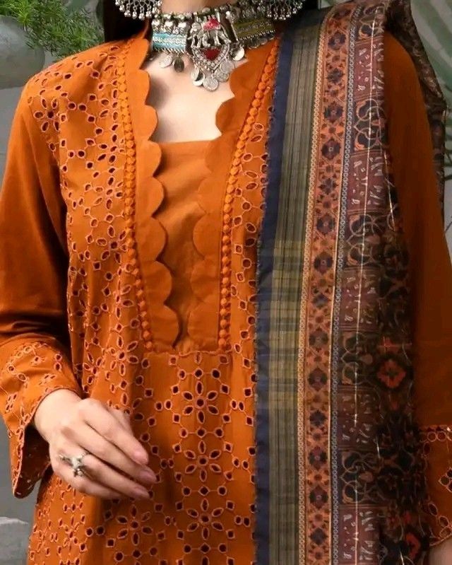 Cotton Suit Designs, Suit Neck Designs, Stylish Kurtis Design, Kurti Sleeves Design, Latest Dress Design, Simple Kurta Designs, Neck Designs For Suits, Trendy Shirt Designs, Kurti Designs Latest