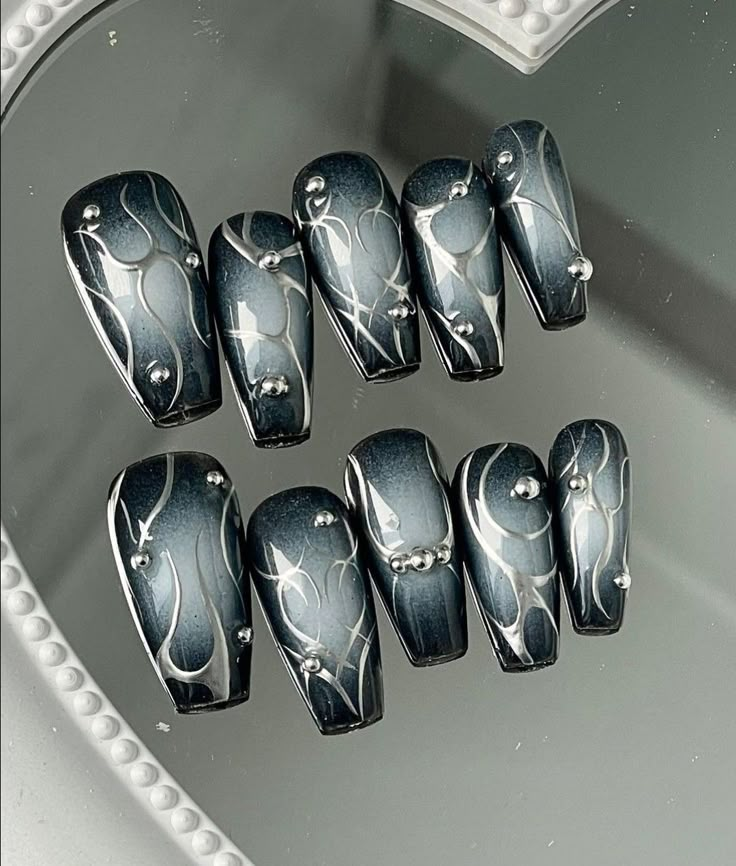 Black Acrylic Nails Coffin Y2k, Black Nails Silver Accent, Black And Silver Metallic Nails, Grey Goth Nails, Nail Black And Silver, Black And Silver Aura Nails, Silver Nails With Black Design, Silver Monochrome Nails, Nail Inspo Black And Silver