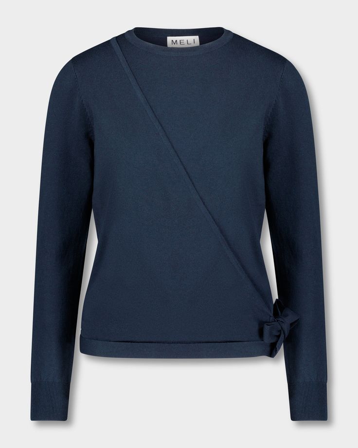 ¡El suéter cruzado básico tiene el ajuste perfecto para todos! ¡El hermoso color azul marino es lo que hace que este suéter sea muy especial! Navy Long Sleeve Sweater For Work, Blue Workwear Sweater, Navy Fine Knit Sweater For Fall, Navy Fitted Sweater For Fall, Navy Casual Sweater For Layering, Blue Fine Knit Sweater For Work, Navy Crew Neck Knit Sweater, Navy Fitted Long Sleeve Sweater, Navy Fitted Sweater With Ribbed Cuffs