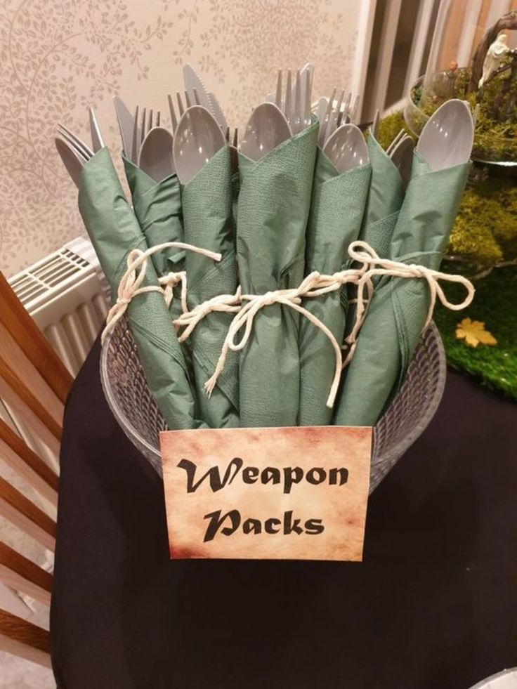 Fun utensil idea Lord Of The Rings Themed Wedding Centerpieces, Dnd Themed Party Ideas, Nerd Themed Wedding, Lord Of The Ring Themed Wedding, Medieval Wedding Centerpieces, Lotr Decorations Party, The Lord Of The Rings Birthday Party, Lord Of The Rings Halloween Party, Nerd Party Ideas