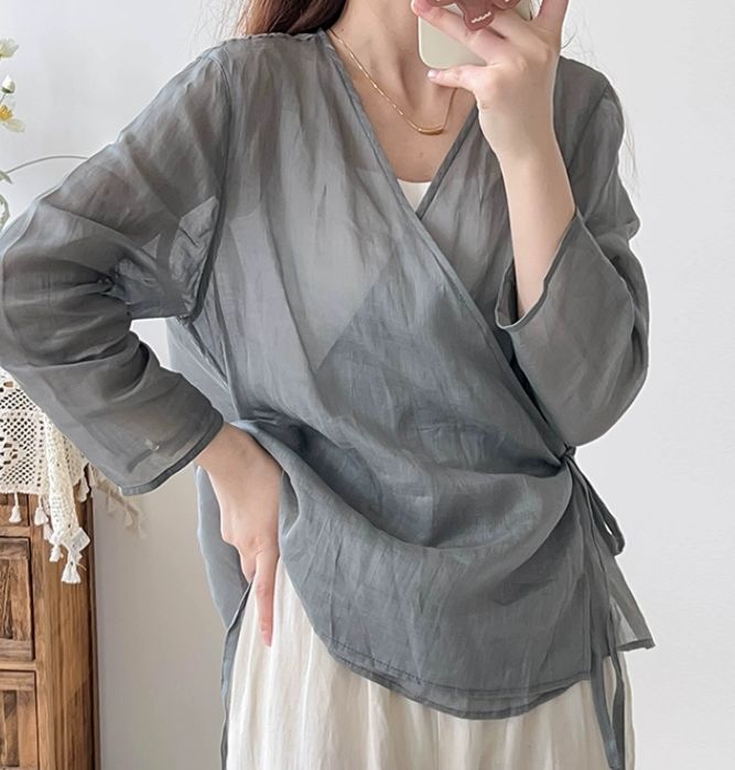 Versatile and literary tie-waist long-sleeved loose sun-protective cardigan, made of fine linen, with a Zen-inspired V-neck breathable top.this women tops also could be custom made any size. Material:100% linen Shipping we ship worldwide the USPS takes about 10-15 days if you want a express shipping,please contact with us payment: we accept payment by PayPal and credit card.if you would like paid by credit card,please choose payment by PayPal and then follow the guide. PayPal allows payment by c Linen Tops, Linen Top Women, Art Student, Beauty Dress, Womens Tops Summer, Chinese Clothing, Fine Linen, Sleeves (women), Linen Top