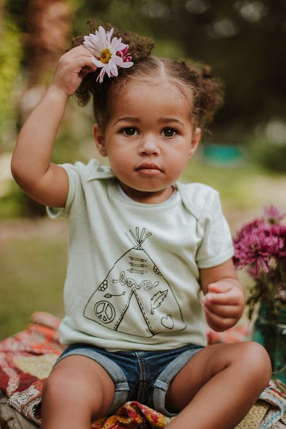 Mint green baby shirt with a hand drawn tipi in eco friendly, water based, PVC free grey ink.100% cotton.Printed in our home in the US. Baby Tent, Green Tee, Unisex Baby Clothes, Green Baby, Gender Neutral Baby Clothes, Boho Baby, Baby Shirts, Unisex Baby, Baby Prints