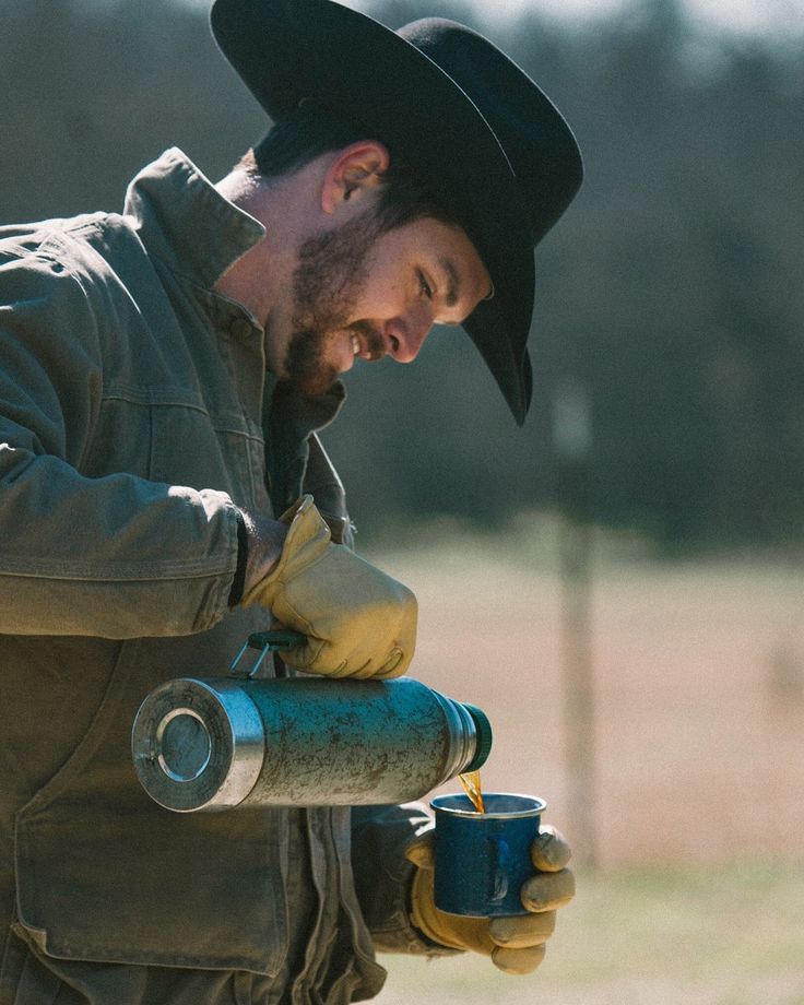 Male Farmer Aesthetic, Cade Eaton, Willa Grant, Winter Cowboy, Cowboy Man, Country Mens Fashion, Coastal Cowboy, Mens Outdoor Fashion, Farmer Outfit