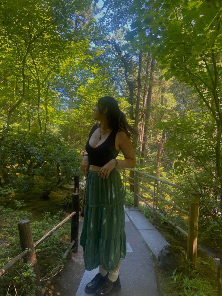 Elevated Indie Aesthetic, Indie Folk Aesthetic Outfits, Indie Skirt Outfit, Indie Spring Outfits, Nature Girl Outfits, Nature Aesthetic Outfit, Elevated Indie, Indie Photoshoot, Indie Summer Outfits