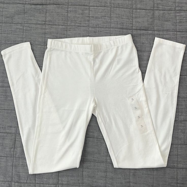 Cute Basic Leggings -Go With Everything Casual Stretch Leggings By Gap, White Casual Elastic Leggings, Casual White Elastic Leggings, White Fitted Cotton Leggings, Fitted White Cotton Leggings, Fitted White Gap Bottoms, Spring Stretch Pants By Gap, Gap Stretch Pants For Spring, White Elastic Casual Bottoms