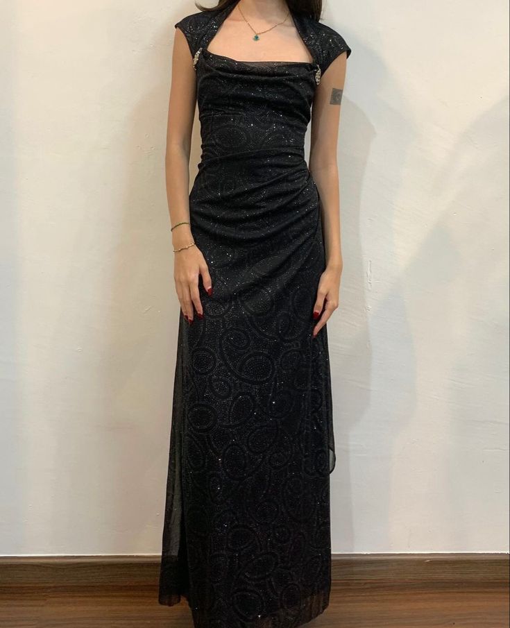 Black Glitter Gown, 90s Prom Dresses, Dresses 90s, Glitter Gown, 90s Prom Dress, Prom Dress Inspo, Prom Dresses Formal, Formal Prom Dress, Prom Dress Inspiration