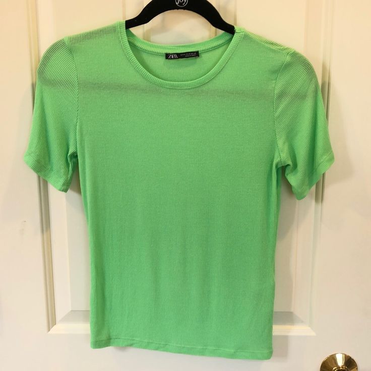 Super Comfy And Super Cute Zara Tshirt In A Vibrant Green! Never Worn! Excellent Condition! Great For The Spring And Summer While Neon Is Trending! Fits More Like A S To M. Spring Fitted T-shirt, Basic Stretch Knit Top With Short Sleeves, Fitted Basic Knit Top, Trendy Green Stretch Shirt, Basic Crew Neck Shirt For Spring, Casual Fitted Crew Neck Knit Top, Fitted Crew Neck Knit Top, Zara Green Stretch Tops, Green Basic Crew Neck Tops