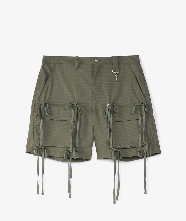 Customize your looks with these modular shorts by Reese Cooper. The removable cargo pockets add versatility to your day-to-day, the metal hook allows you to easily attach your keys and the cotton ripstop fabric means you can hang on to these shorts for years to come - a unique and functional design that's a must-have for your adventures! Reese Cooper, Patagonia Baggies, District Vision, Short Models, Work Shorts, Ripstop Fabric, Fleece Shorts, Training Shorts, Pocket Belt