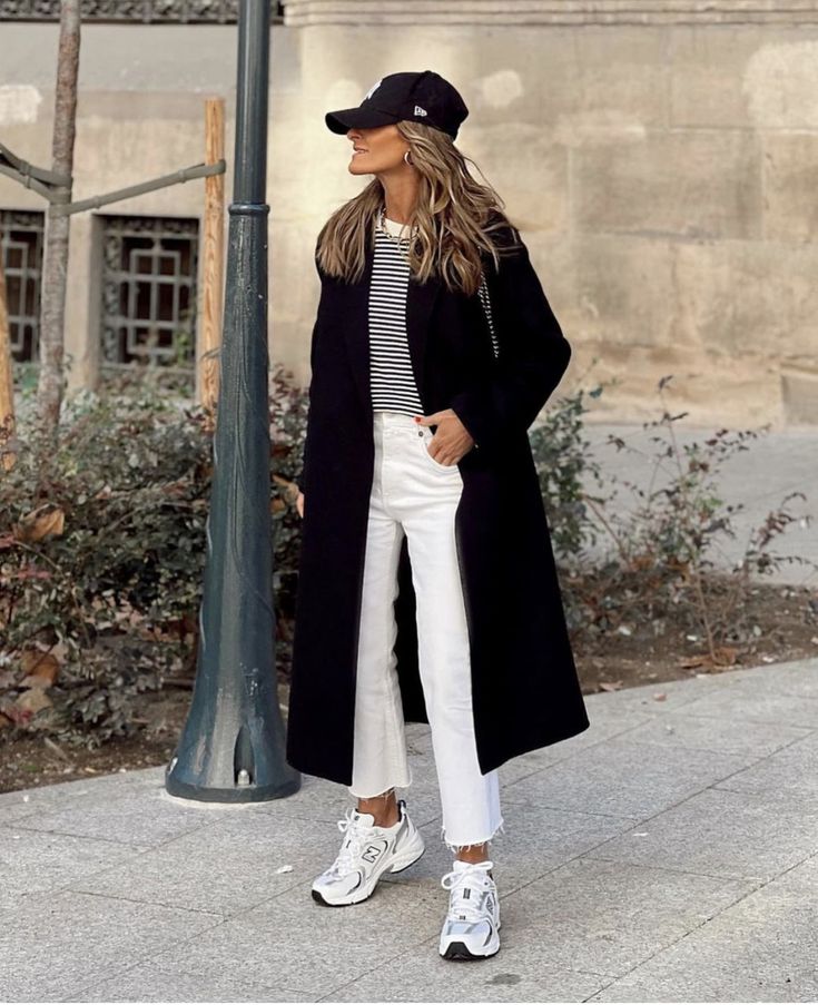 Trench Coat Outfit Spring, New Balance 530 Outfit, Striped Sweater Outfit, Spring Attire, Ny Outfits, Winter Sweater Outfits, New Balance Outfit, Timeless Outfits, Stylish Winter Outfits