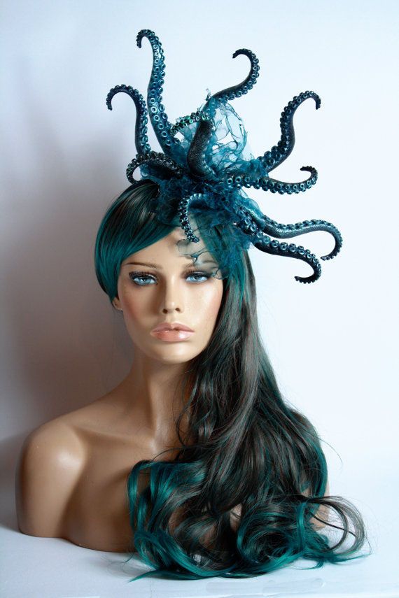 "sea goddess" - A hair accessory topped with tentacles doesn’t sound very glamorous, but the Kraken Sea Goddess Headdress is an absolutely stunning headpiece... Octopus Headpiece, Evil Mermaid Costume, Mermaid Headdress, Octopus Costume, Sea Costume, Mermaid Parade, Sea Goddess, Wig Costume, Mermaid Crown