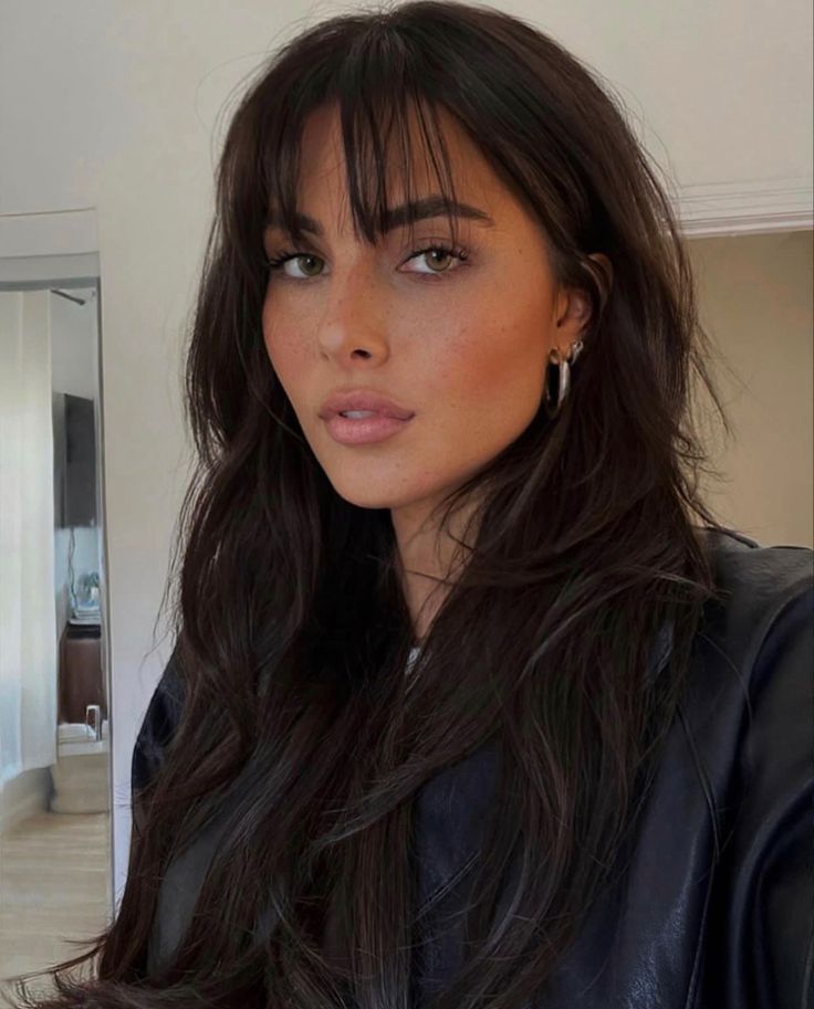 Brown Hair Inspo, Bangs With Medium Hair, Wispy Bangs, Haircuts Straight Hair, Long Hair With Bangs, Penteado Cabelo Curto, Hair With Bangs, Haircuts For Long Hair, Hair Inspiration Color