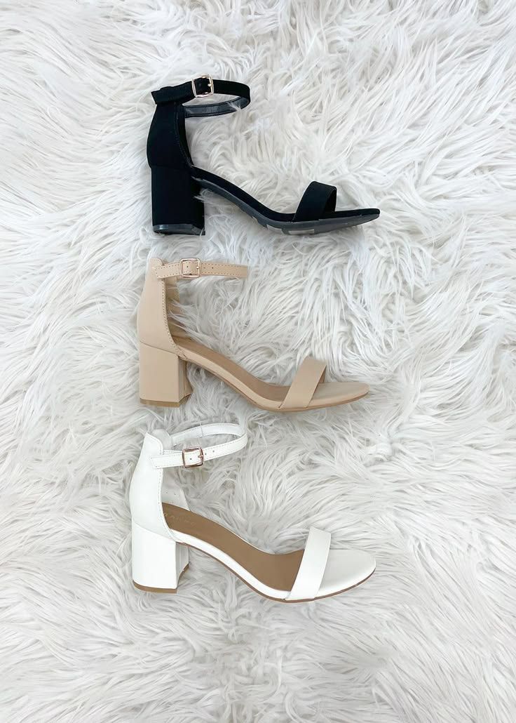 Black Court Heels, Prom Shoes Small Heel, Heels Design Ideas, Small Heels Aesthetic, Grad Heels Grade 8, Heels For Long Dresses, Heals Aesthetics, Cute Heels For Teens, Cute Heels Aesthetic