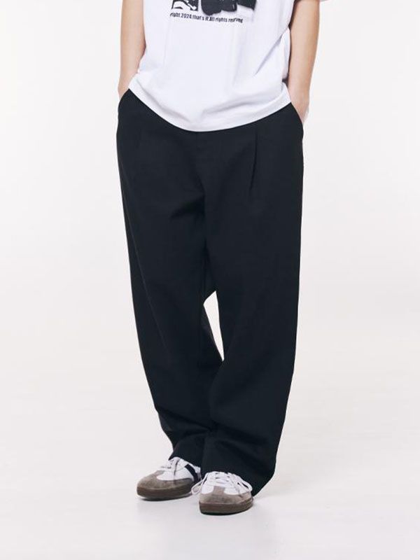 This is a casual and comfortable pants by THAT`S IT that is made out of high quality and sturdy fabric. With minimal design detail and trendy mood, you can style it for your casual and young daily outfit.- Tuck on the waist with wide silhouette- Sturdy twill fabric- Minimal and comfortable mood Comfortable Pants, Twill Fabric, Minimal Design, Daily Outfits, Denim Pants, Black Pants, High Quality, Pants, Fabric