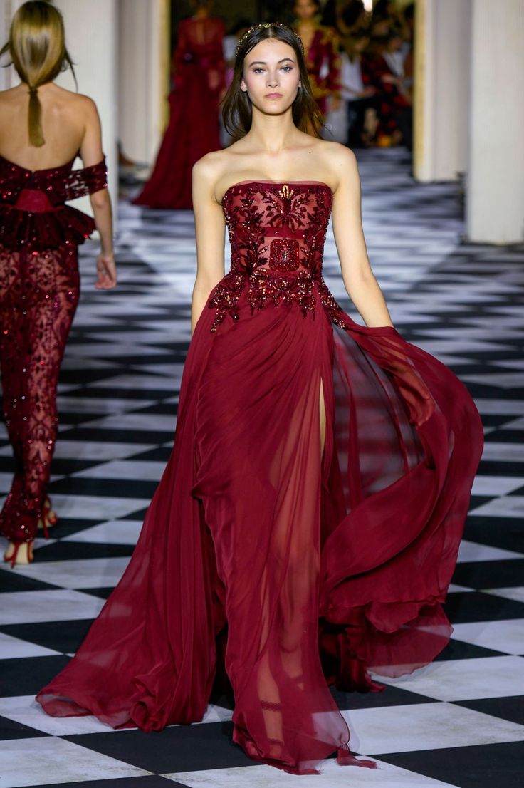 Zuhair Murad Couture, Zuhair Murad Haute Couture, Runway Fashion Couture, Runway Outfits, Chique Outfits, Glamour Dress, Prom Dress Inspiration, Runway Dresses, Zuhair Murad