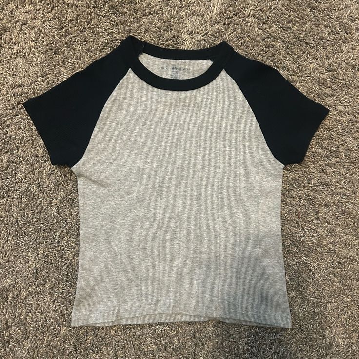 Brand New Condition. Never Worn. Gray And Navy Blue Baby Tee. Stretchy Material. Cropped. Brandy Melville Png Clothes, Baby Tees Outfit, Brandy Melville Clothes, Cute Baby Tees, Tops Brandy Melville, Preppy Things, Png Clothes, Brandy Melville Top, Wishlist 2024