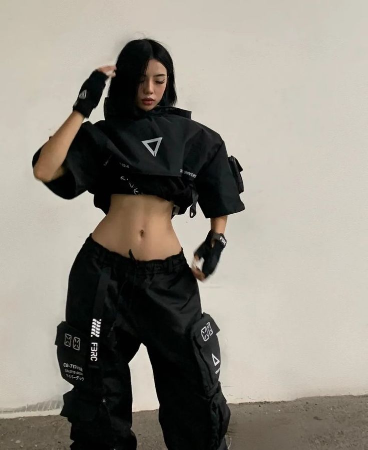 Tech Wear Women, Techwear Female, Techwear Outfits Women, Female Techwear, Women Techwear, Techwear Women, Casual Techwear, Tech Outfit, Estilo Cyberpunk