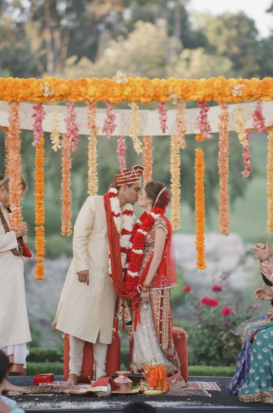 Simple, outdoor, yellow/red/gold decor. A little bit Western, I really like this. Indian American Weddings, Hindu Wedding Ceremony, Hindu Ceremony, Indian Wedding Inspiration, Wedding Lighting, Wedding Mandap, Wedding Indian, Breathtaking Wedding, South Asian Wedding