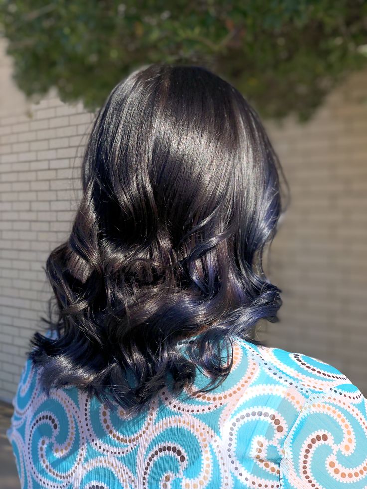 Dark hair with navy blue peek-a-boo Dark Hair With Peak A Boo Highlights, Cat Rambut Peek A Boo, Navy Blue Hair Color Highlights, Peek A Boo Blue Hair, Blue Peak A Boo Hair, Peak A Boo Hair Color Black Women, Blue Hair Color Highlights, Peek A Boo Hair Color, Peak A Boo Hair