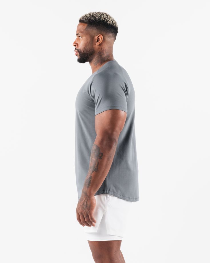 HIGHLIGHTS Fitted short sleeve Sweat-wicking, breathable fabric Rubberized aplique on chest Soft stretch fabric Straight hemline style FIT SUGGESTION. This item runs true to Alphalete’s standard. fit.. If you are between sizes, we recommend sizing up. Model is 6’0”/183cm, wearing a size XL with a 47”/120cm chest.. MATERIALS AND WASHING DIRECTIONS 96% Cotton and 4% Spandex. We recommend washing inside-out on a cold setting. Hang to dry Our Core Tee Shirt returns with an updated look and feel. Our Stretch Short Sleeve Running T-shirt, Moisture-wicking Cotton Tops For Running, Relaxed Fit Short Sleeve T-shirt For Light Sports, Gray Athleisure T-shirt For Running, Functional Stretch Cotton T-shirt, Gray Short Sleeve Athletic Activewear, Relaxed Fit Short Sleeve T-shirt For Running, Short Sleeve Relaxed Fit T-shirt For Running, Fitted Gray T-shirt For Running