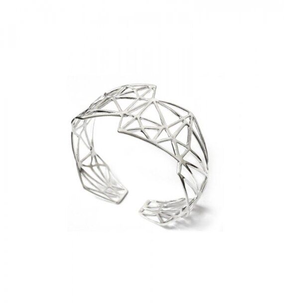 Eexquisite Geometric Silver Bracelet that boasts a unique geometric design, showcasing exceptional artistry and attention to detail. Made from silver, it combines elegance and durability for a timeless accessory. Specifications: Material: Silver 925 Width: 25 - 48 mm Weight: 21 g Suitable Wrist Size: 17 - 20 cm Why You'll Love It: The Geometric Silver Bracelet is perfect for those who appreciate unique, high-quality jewelry. Its bold design and superior craftsmanship make it a standout piece, id Timeless Accessories, Bracelet Argent, Slovenia, High Quality Jewelry, Geometric Design, Silver 925, Silver Fashion, Hippie Boho, Bangle Bracelets