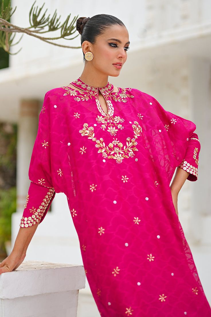 Faryal Pakistani Festive Wear, Latest Suit Design, Diwali 2024, Simple Suit, Pink Kurti, Special Outfits, Vivienne Files, Casual Suits, Guru Ji