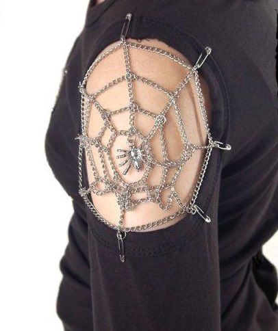 Spider Web Shirt, Creative Diy Costumes, Queen Of Darkness, Jaket Denim, Haine Diy, Idee Cosplay, Diy Vetement, Kleidung Diy, Costumes Ideas