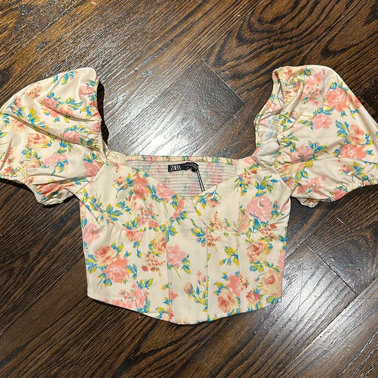 Zara, Woman’s Flower Bustier Top, Size Xs, New With Tags Fitted Floral Print Crop Top For Brunch, Cute Fitted Floral Print Tops, Floral Print Crop Top For Spring Brunch, Trendy Floral Print Crop Top For Summer, Chic Floral Print Crop Top For Spring, Fitted Crop Top For Spring And Summer, Summer Floral Print Crop Top With Short Sleeves, Vacation Crop Top With Floral Print And Short Sleeves, Summer Floral Print Short Sleeve Crop Top