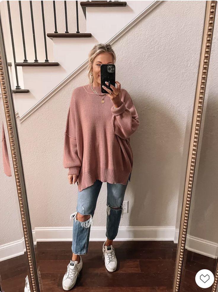 Oversized Sweater Outfit Winter, Jeans And Sneakers Outfit, Sweater And Jeans Outfit, Patch Outfit, Oversized Sweater Outfit, Pumpkin Patch Outfit, Teaching Outfits, Fall Activities, Autumn Fashion Casual