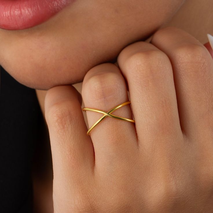 Featuring a large Magen David design, this ring is perfect for women who wish to wear a symbol of their Jewish heritage with pride. Crafted from 14 carat solid gold, it offers both elegance and durability, making it an ideal gift for her on special occasions.  This lovely ring is perfect for those with sensitive skin, as it's antiallergic. You can choose from white gold, yellow gold or rose gold. ◈ RING DETAILS * Material: Crafted from solid 14K gold for enduring beauty and quality. * Band Thick Modern Twist Open Band Midi Rings As Gift, Minimalist Spiral Wedding Rings, Gold Bypass Ring With Modern Twist For Gift, Modern Twist Gold Bypass Ring As Gift, Gift Midi Rings Open Ring Modern Twist, Modern Twist Jewelry With Simple Design For Gift, Modern Spiral Promise Ring, Minimalist Spiral Promise Ring, Gold Bypass Ring For Gift