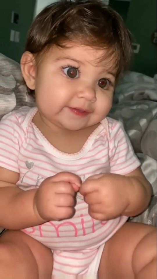 @cute_baby_99k shared a video on Instagram: “🎥 @ellabella_soleil 😍❤️ 𝘿𝙊𝙐𝘽𝙇𝙀 𝙏𝘼𝙋 𝙁𝙊𝙍 𝙈𝙊𝙍𝙀 🙏❤️…” • May 2, 2022 at 8:58am UTC Ella Bella, Dad Baby, Mothers Love, Double Tap, Baby Love, Tap, Baby Face