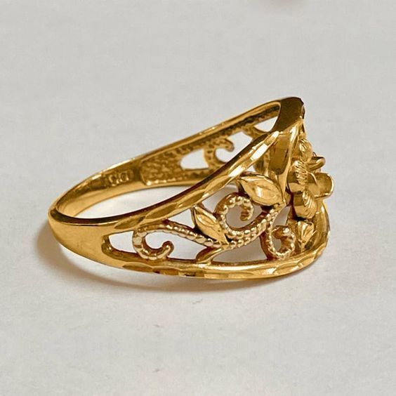 Classy Ring, Beautiful Gold Rings, Gold Finger Rings, Wedding Classy, Cute Engagement Rings, Fancy Jewellery Designs, Gold Rings Simple, Birthday Message, Gold Rings Fashion