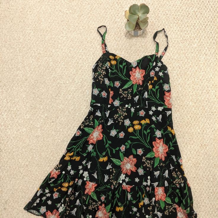 Make Me An Offer, Happy To Discuss With You Purchased From Old Navy Flower Flowy Dress, Black Flower, Navy Dresses, Old Navy Dresses, Flowy Dress, Make Me An Offer, Old Navy, Colorful Dresses, Womens Dresses