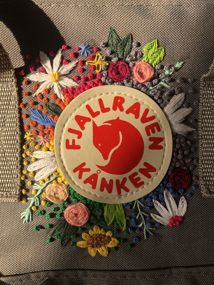 an embroidered badge on the back of a bag with flowers and leaves around it that says falfrave kankenn