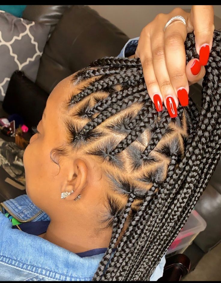 Medium knotless braids triangle parts on natural hair   Hair:  @hairr_by_tiffany Model: @amiibee__ Knotless Parts, Box Braid Sizes, Braid Sizes, Box Braids Sizes, Triangle Parts, Medium Knotless, Knotless Braid, Triangle Box Braids, Braids Knotless