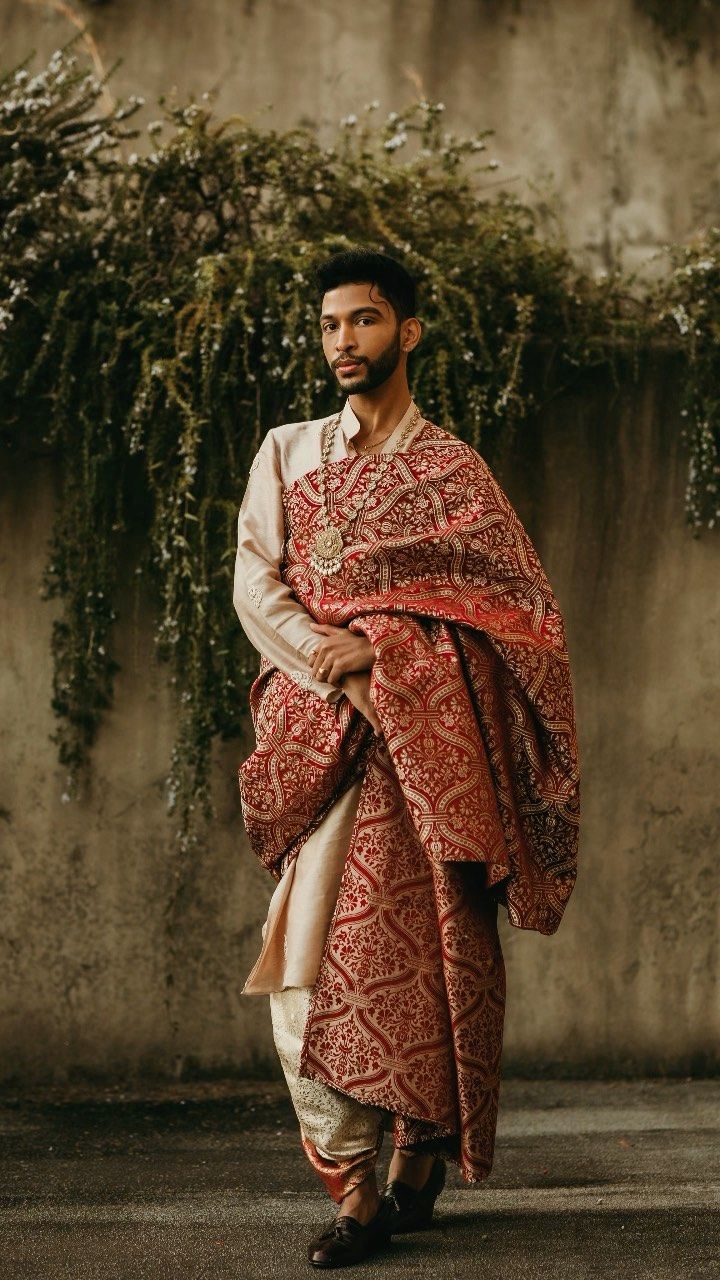 Indian Men Fashion Traditional, Indian Male Clothes, Men In Saree, South East Asian Clothing, East Indian Clothing, Indian Clothes Men, Ancient Indian Fashion, Indian Clothing Men, Indian Fashion Aesthetic